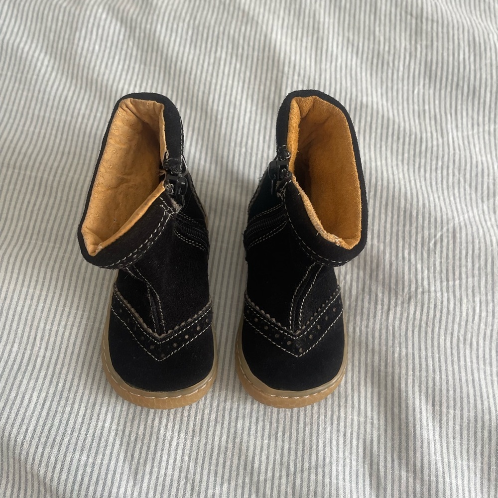 Livie & Luca Black Boots with Pink Hearts - Picture 4 of 5